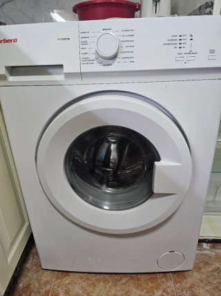 Lavadora de Carga Frontal Blanca