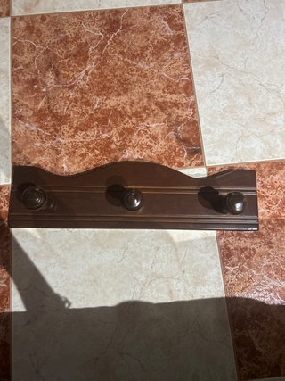 Perchero de madera con 3 ganchos