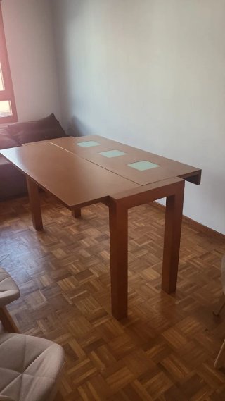 Mesa de Comedor de Madera y Cristal