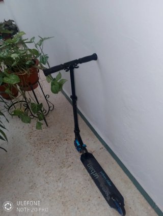 Patinete con amortiguador y altura ajustable