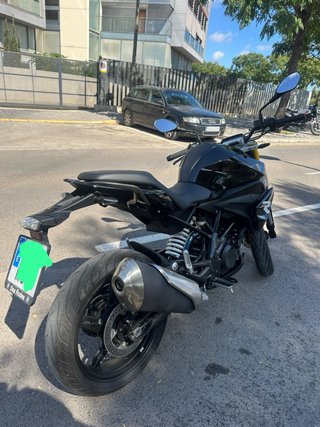 BMW G 310 R negra
