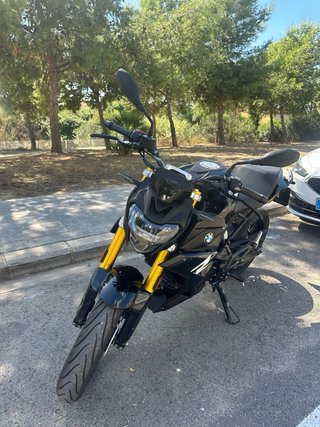 BMW G 310 R negra