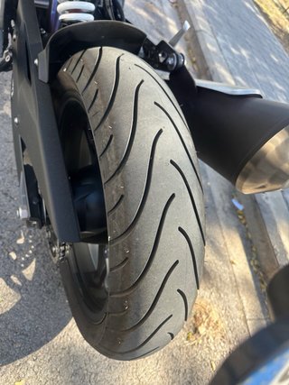 BMW G 310 R negra