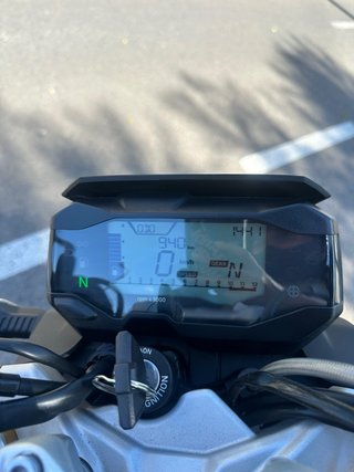 BMW G 310 R negra