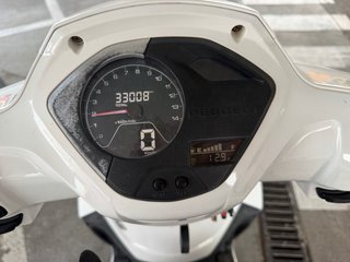 Scooter Peugeot Blanca