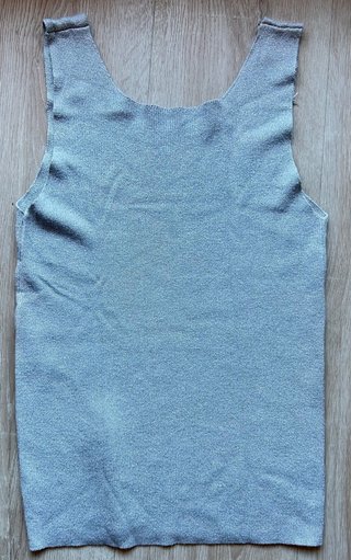 Camiseta de tirantes plateada brillante