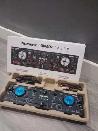 Mesa mezclas DJ Numark DJ2GO2 Touch