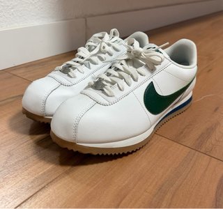 Nike Cortez Blancas con Detalles Verdes