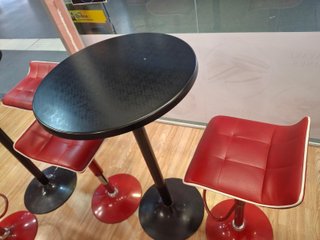Juego Mesa y Sillas Altas