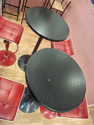 Juego Mesa y Sillas Altas