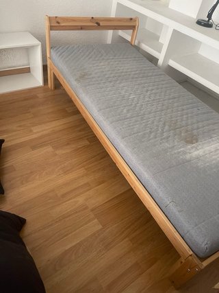 Cama de madera IKEA 90x200 con colchón