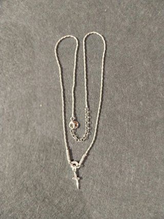 Cadena de Plata con Colgante de Espada