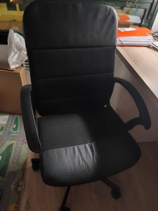 Silla de oficina negra