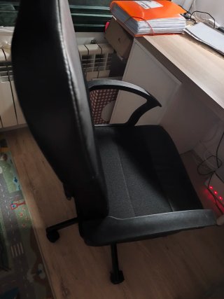 Silla de oficina negra