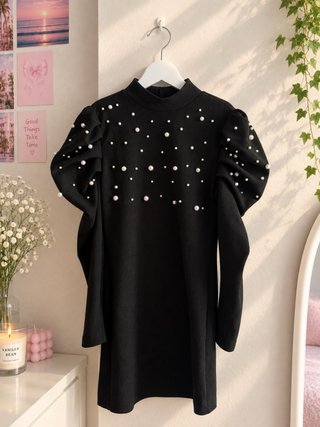 vestido con perlas y volantes