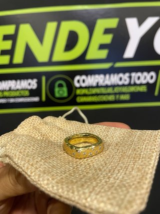 Anillo bañado en oro con diamantes