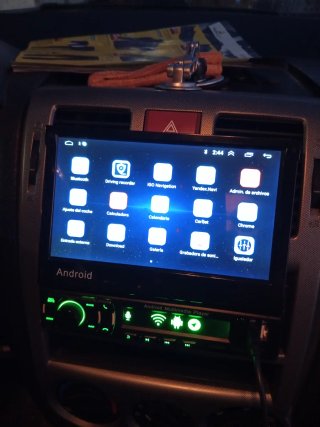 Vendoradiocon pantalla estraible bluto gps interne