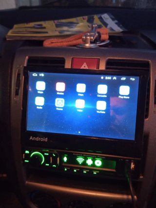 Vendoradiocon pantalla estraible bluto gps interne