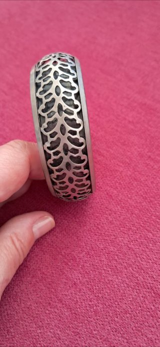 Pulsera Rígida Calada Plateada