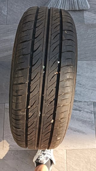 Neumático con llanta de acero 185/65/R-15