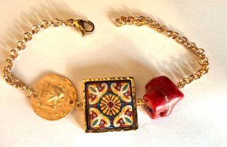 Bracciale con piastrella in pietra lavica