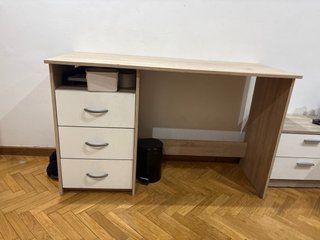 Escritorio amplio madera clara