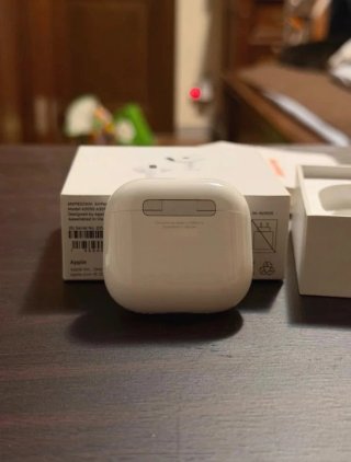 Apple AirPods 4 con cancellazione rumore