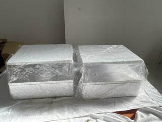 Set de 2 Mesitas de Noche Flotantes Blancas