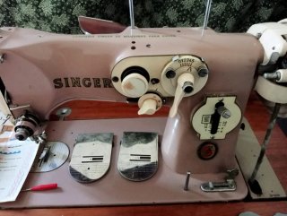 Máquina de coser Singer antigua años 50