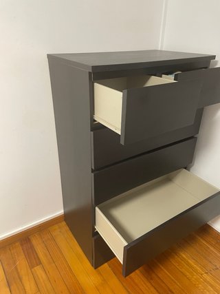 Cómoda de madera negro