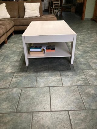 Tavolino in legno massiccio beige