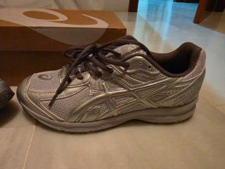ASICS JOG 100S T42 Zapatillas Deportivas Plata