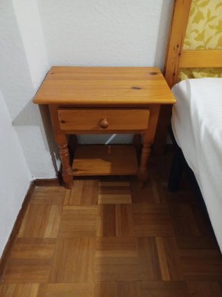 Cabecero y 2 Mesillas de Noche de Madera