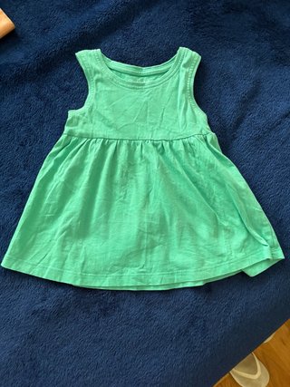 Vestido de tirantes para bebé verde