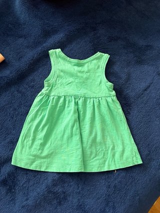 Vestido de tirantes para bebé verde