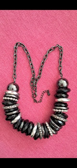 Conjunto de Collar y Pendientes Negros
