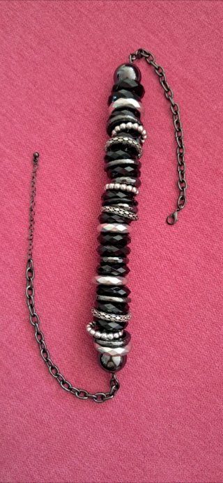 Conjunto de Collar y Pendientes Negros