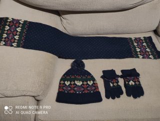 Conjunto bufanda, gorro y guantes azul
