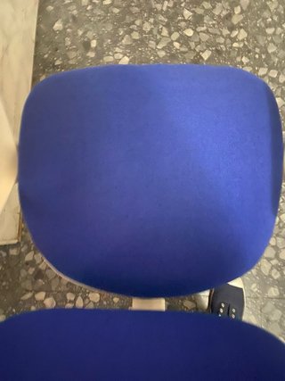 Silla de escritorio azul y blanca