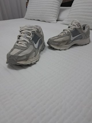 Zapatillas Nike Vomero 5 Talla 40
