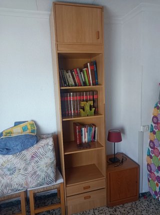 Estantería de Madera Alta