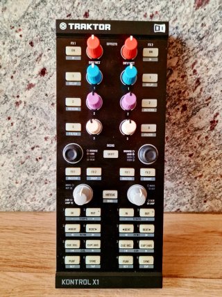 Controlador DJ Native Instruments Traktor Kontrol