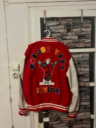 Chaqueta Varsity Roja y Blanca