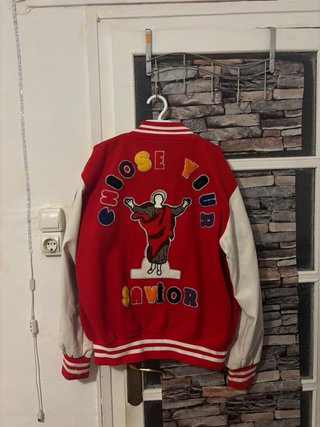 Chaqueta Varsity Roja y Blanca