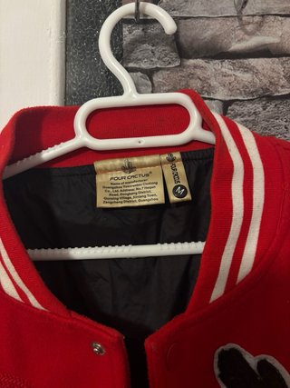 Chaqueta Varsity Roja y Blanca