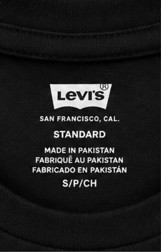 Camiseta Levi’s Standard negra logo pequeño talla
