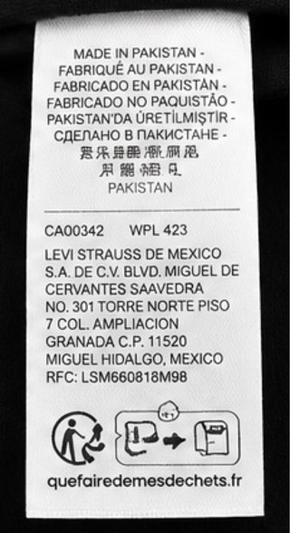 Camiseta Levi’s Standard negra logo pequeño talla