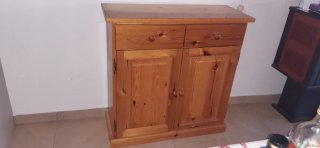 Je vends un meuble d'appoint en pin .