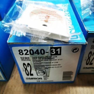 Tapa enchufe 2 polos Simón 82
