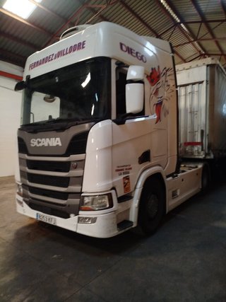 Conjunto completo Scania R450+Tauliner